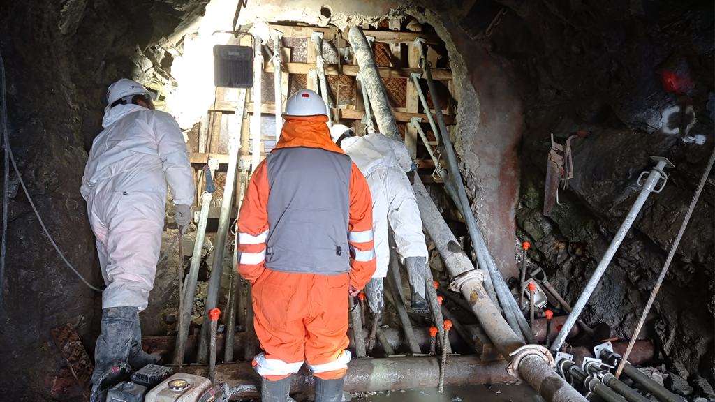 Conoce las estrategias clave para un cierre de minas responsable que garantice la sostenibilidad ambiental y social, minimizando impactos
